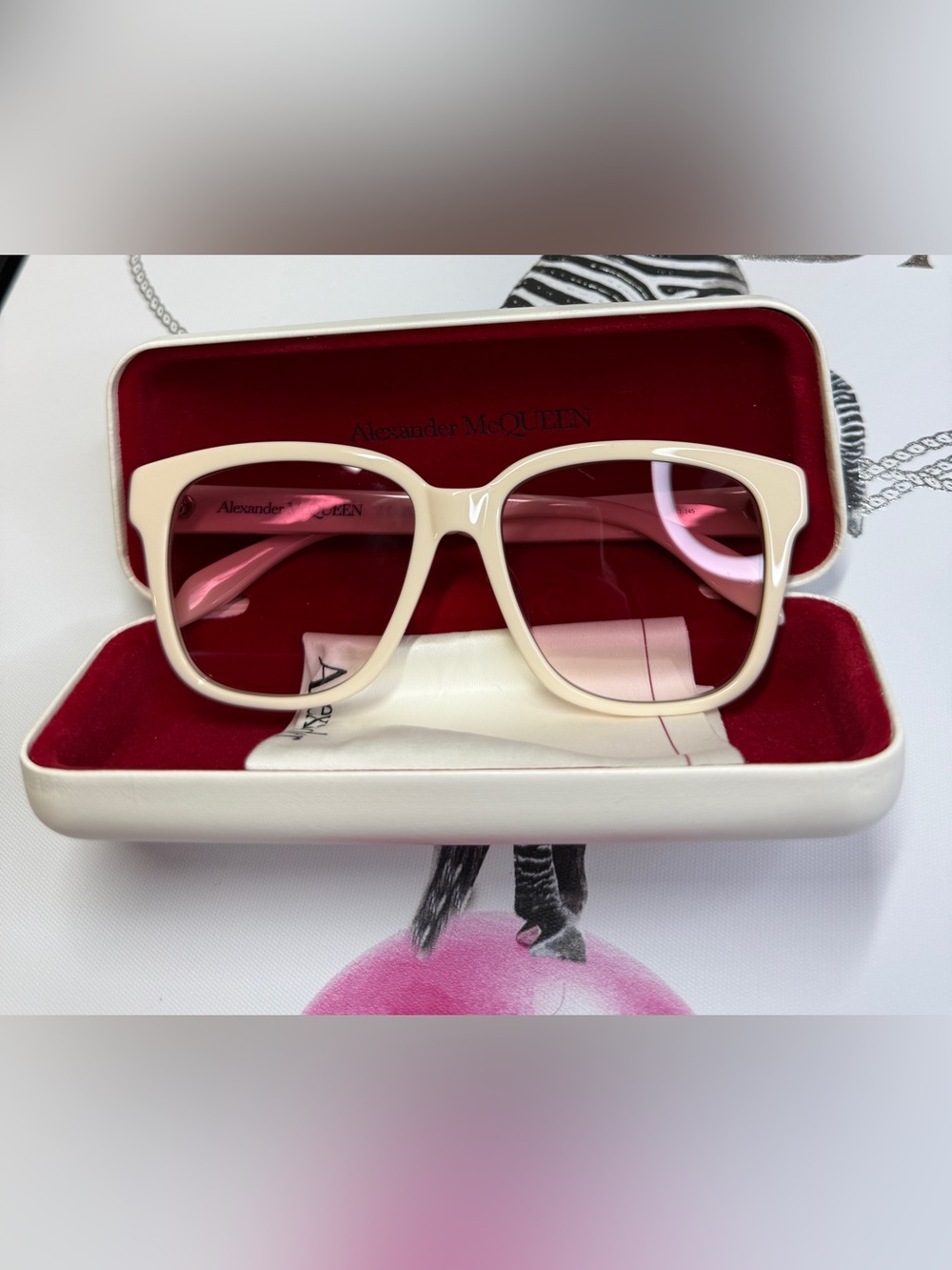 Alexander McQueen *NWOT* Square Frame Sunglasses - Picture 7 of 7